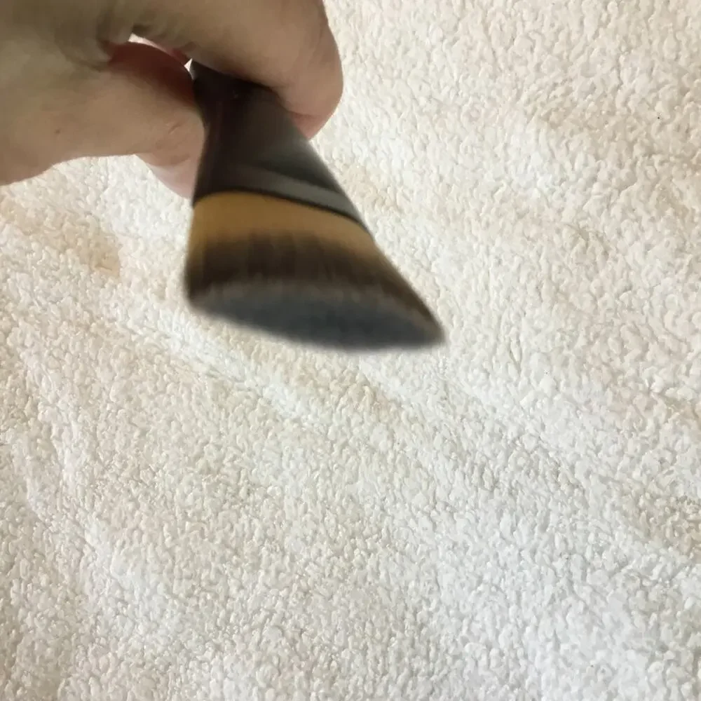 Le Métier de Beauté Flat Angled Foundation Brush